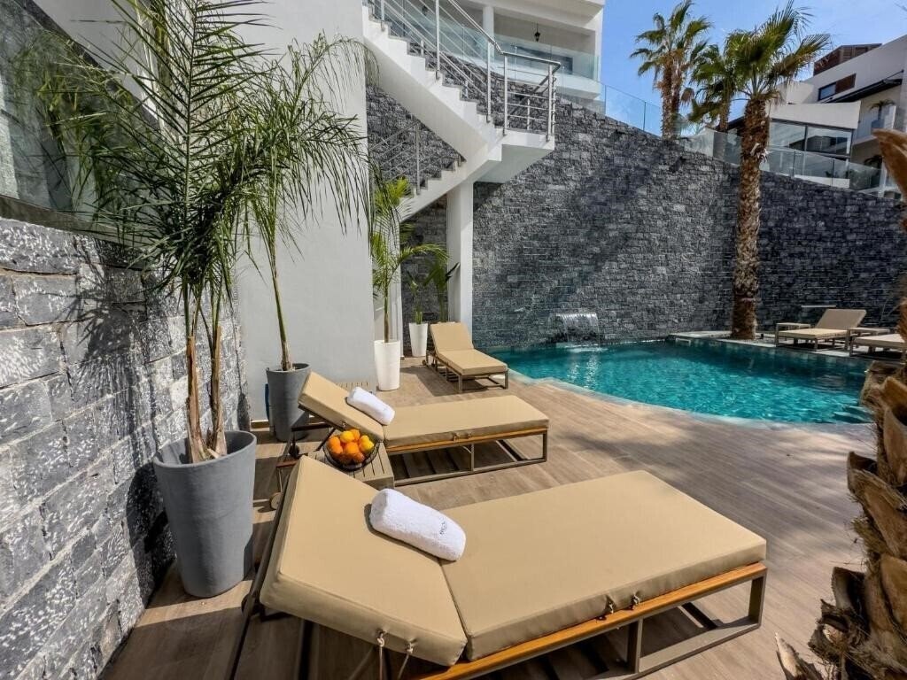 Фотография Beach Walk Luxury Suites 4*