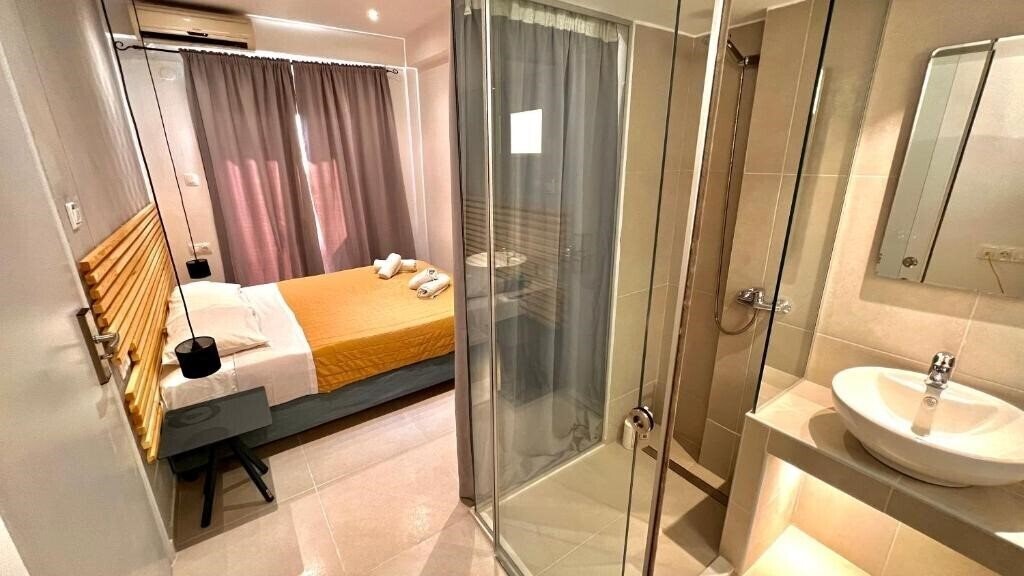 Отель Atlantis Hotel 1*