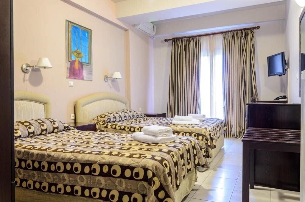 Готель Athina 3*