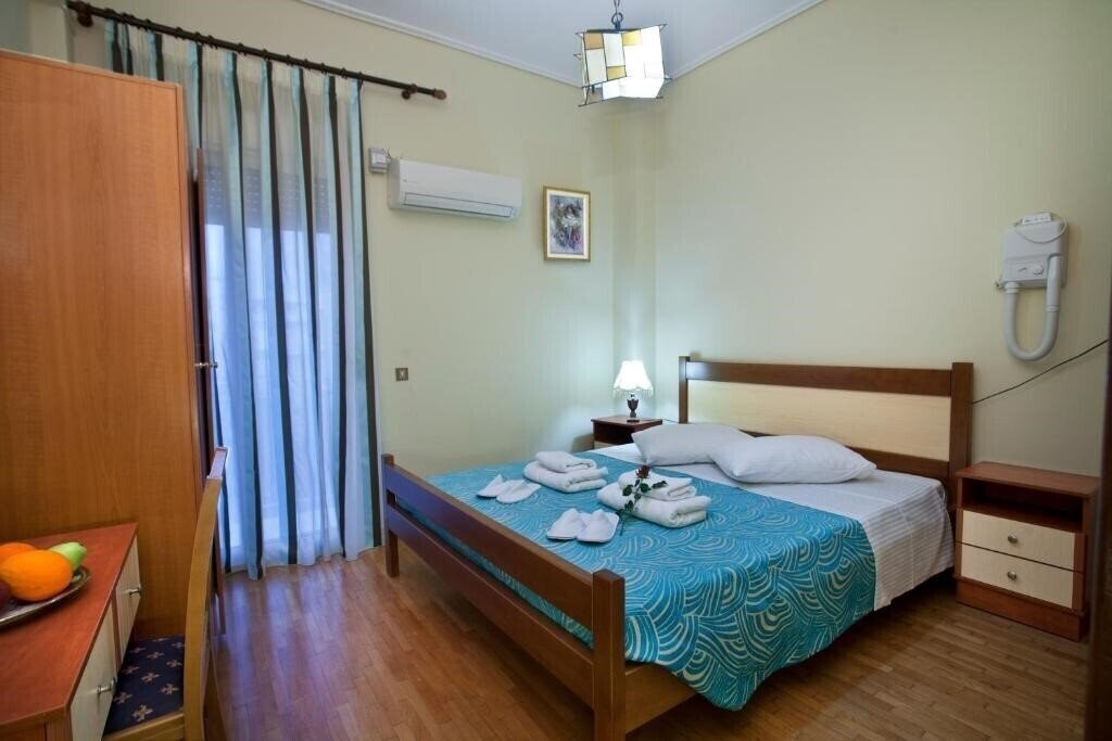 Отель Loutraki Hotel 2*