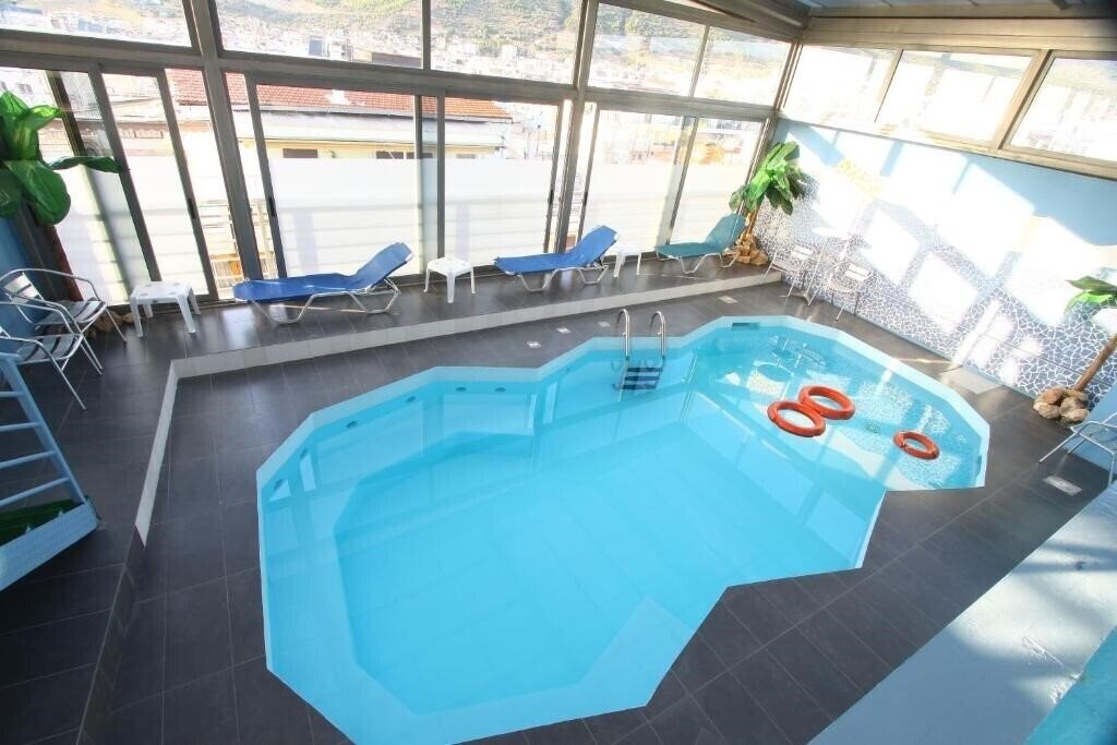 Готель Mantas Hotel 4*