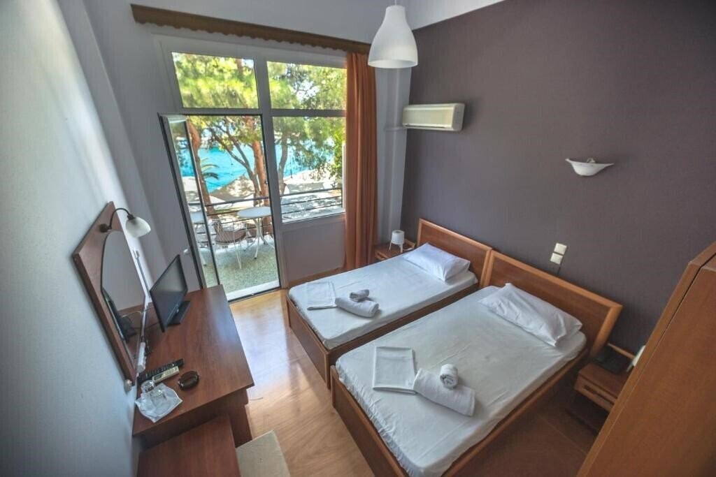 Отель Akti Hotel Loutraki 2*