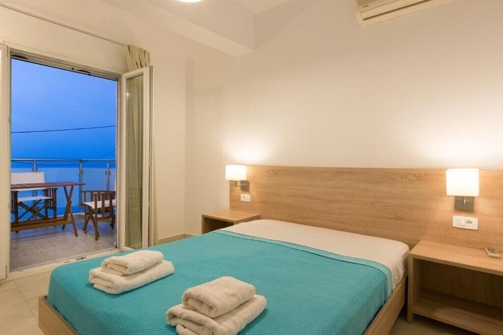 Фото Socrates Apartments & Restaurant 3*
