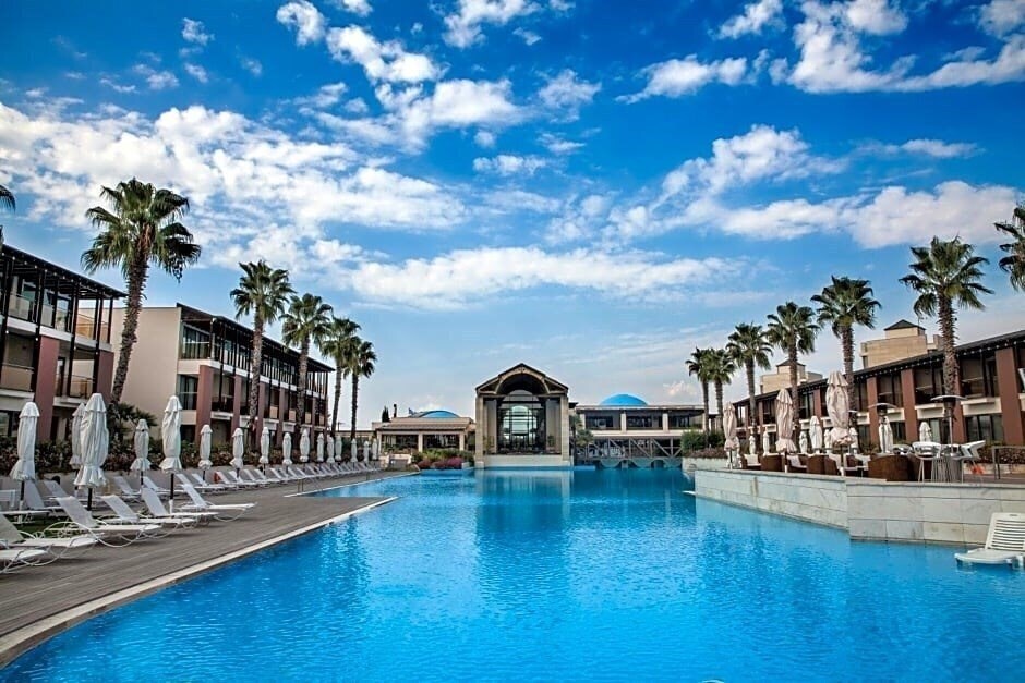 Готель Nikopolis Hotel 5*