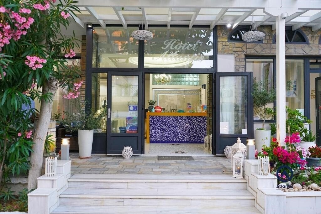 Отель Atlantis Hotel 2*