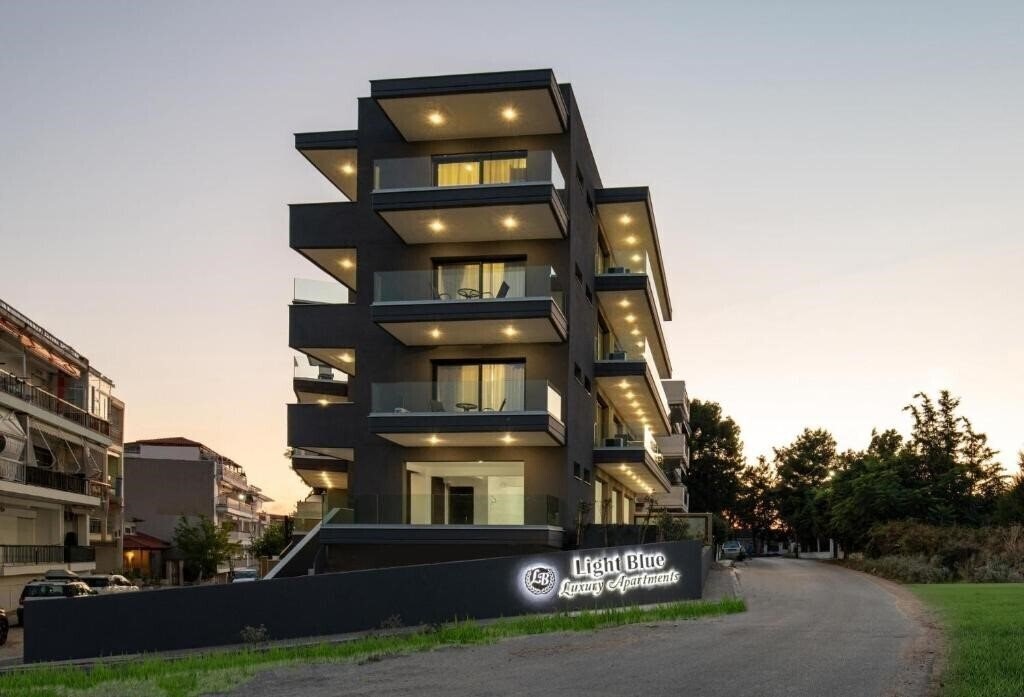 Готель Light Blue Luxury Apartments 3*