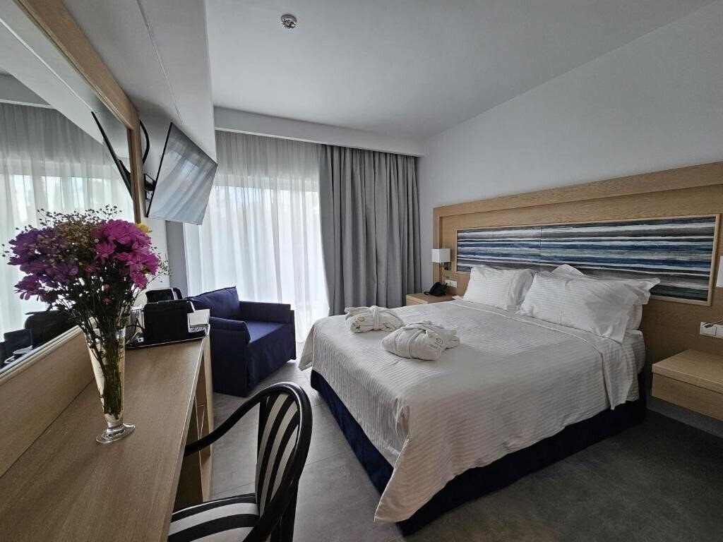 Фото Paradise Resort Evia, a Member of Radisson Individuals 5*