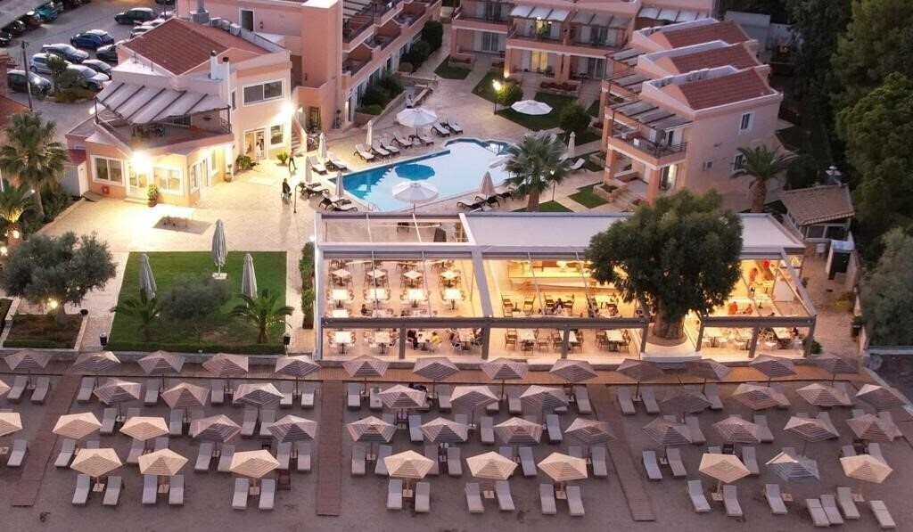 Отель Avantis Suites 4*