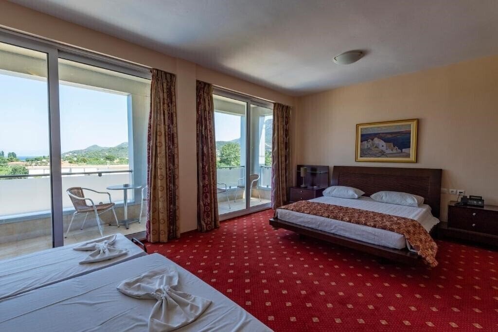 Фото Dolphin Resort 3*