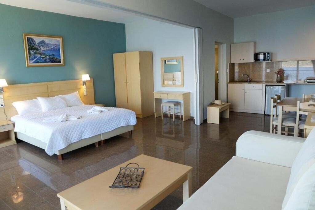 Готель Massouri Beach Hotel 4*