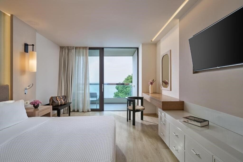 Фотография White Rocks 4*