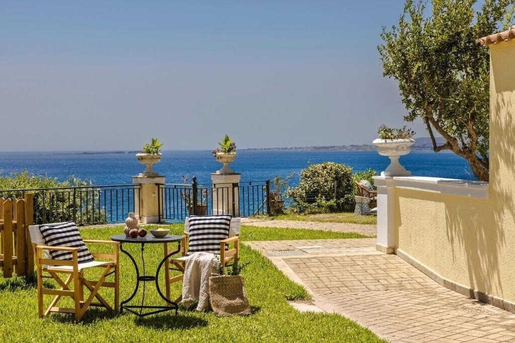 Отель Villa Rhoe 5*