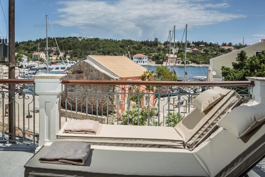 Отель Balhambra Suites 3*
