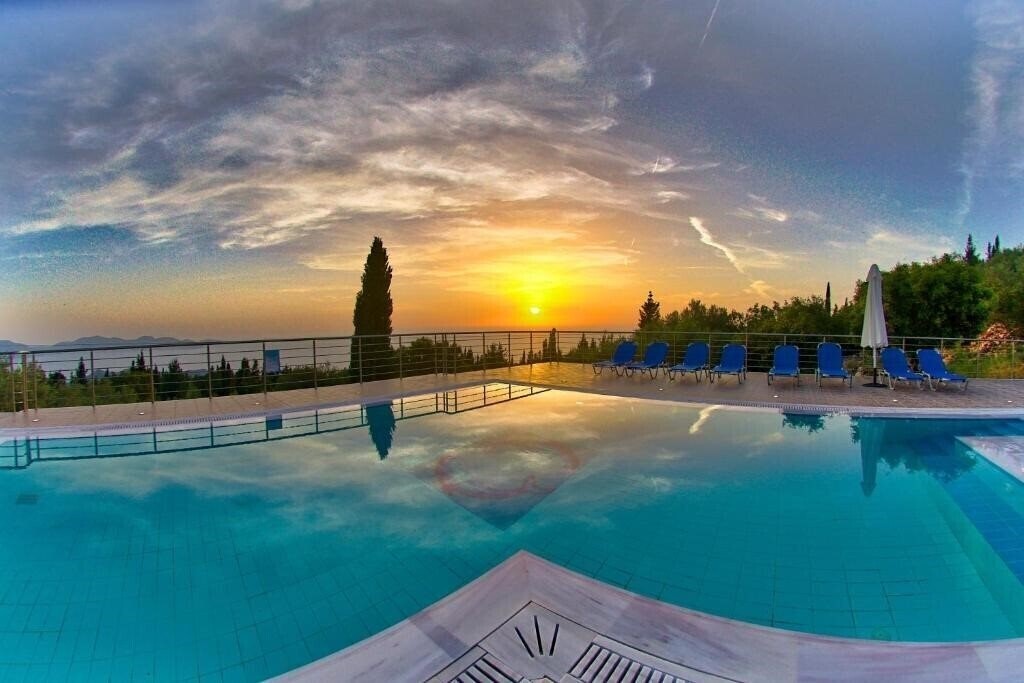Фото Studios Vrionis Panoramic Sunset 3*
