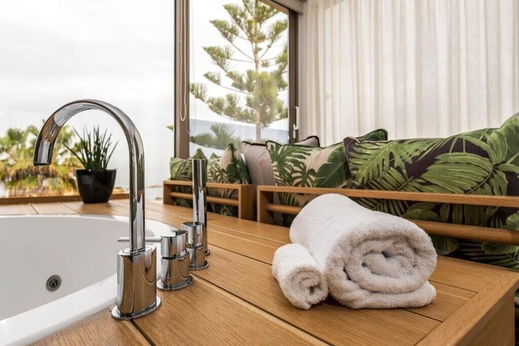 Фотография Kalamaki Luxury Suites 3*