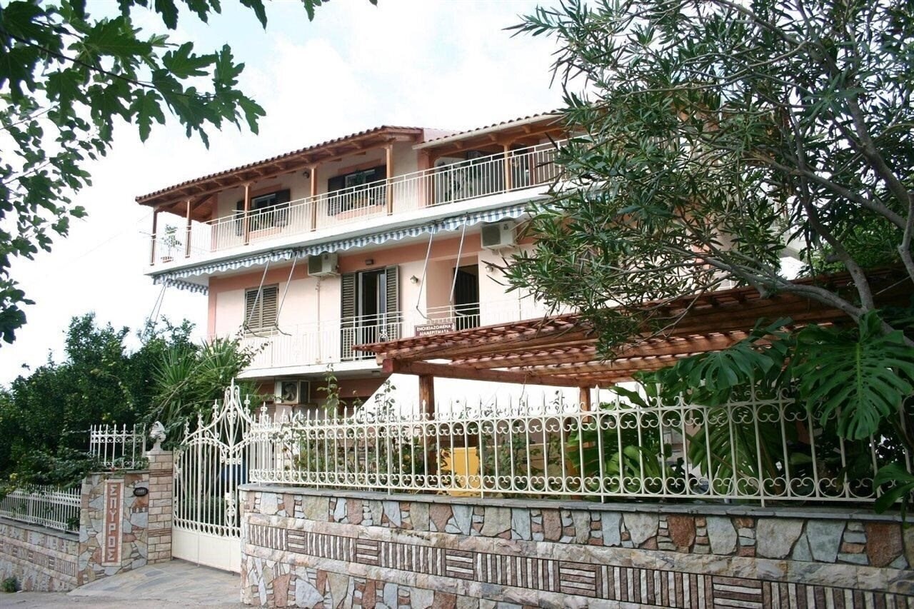 Отель Liocharis Apartments 3*