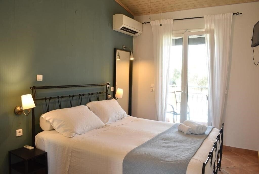 Фото Simatos Apartments & Studios 4*