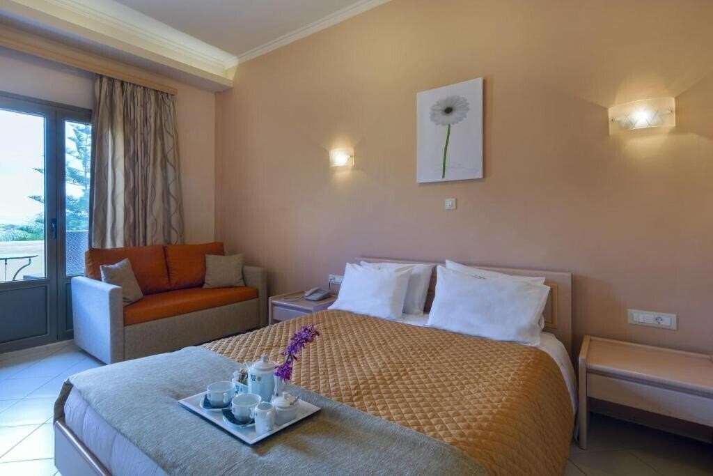 Отель Grecian Castle 4*