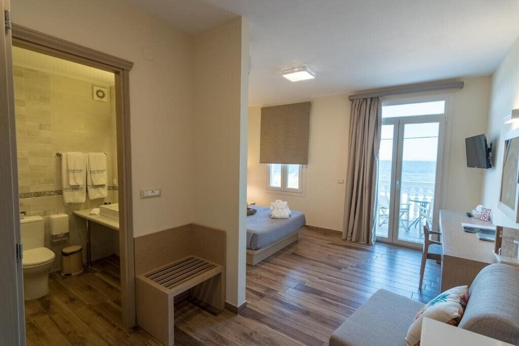 Фото Grecian Castle 4*
