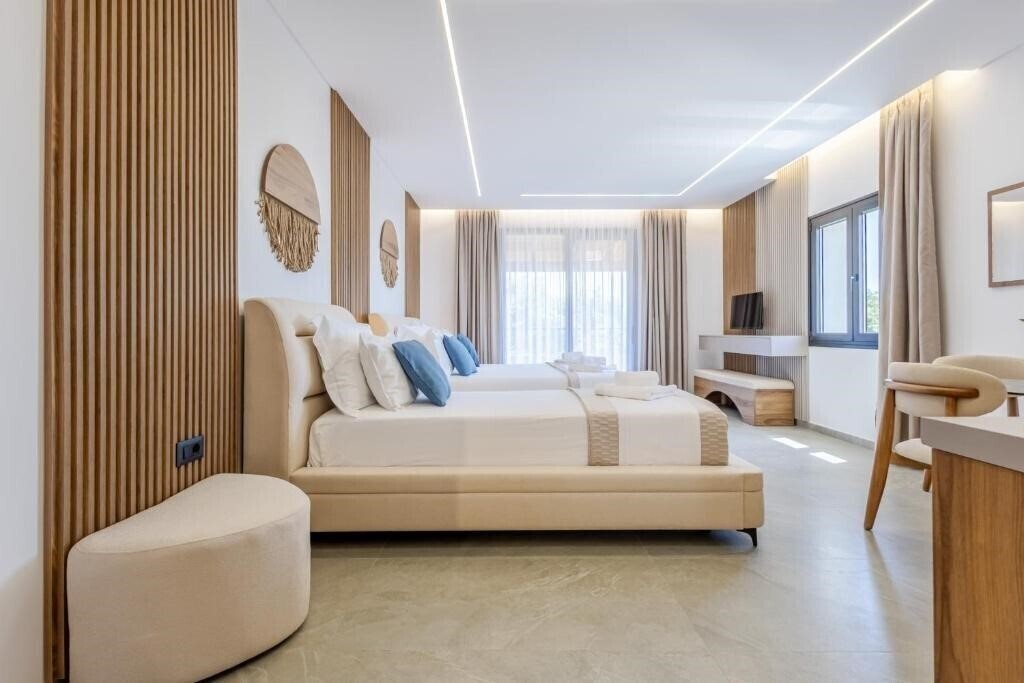Фото Crystal Blue Apts 3*