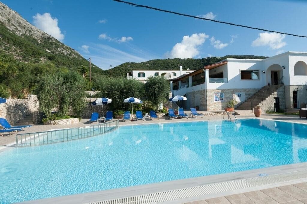 Зображення Crystal Blue Apts 3*