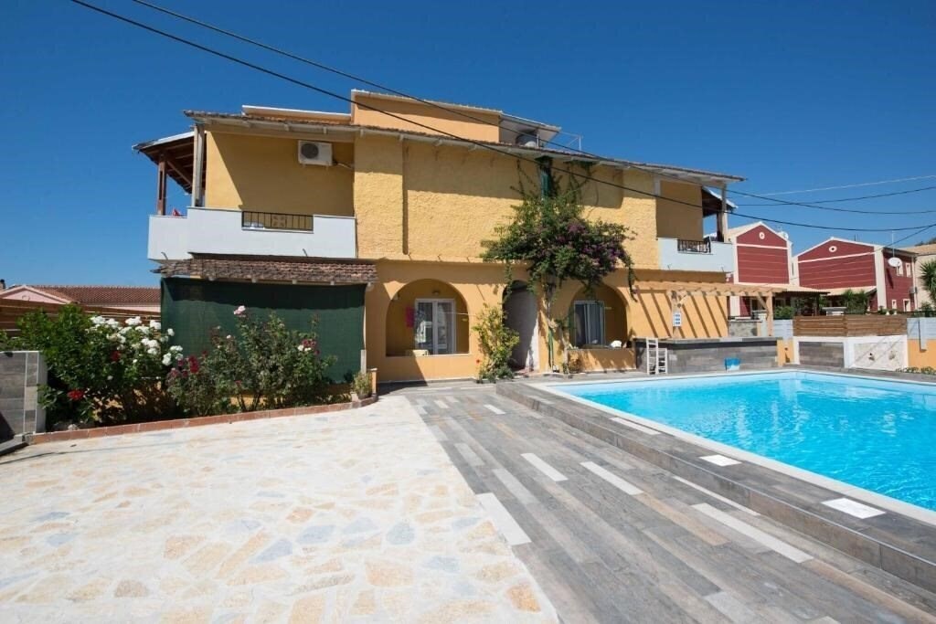 Готель Kormoranos Hotel 1*