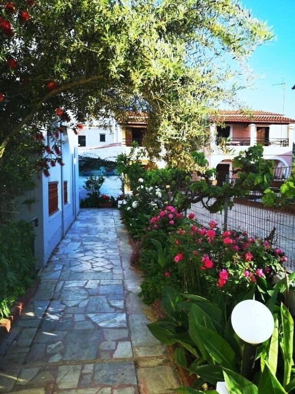 Фото Yanna'S Apts апартаменты