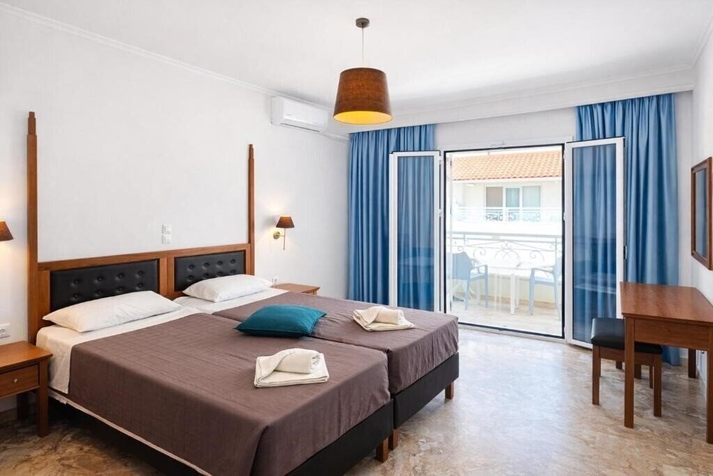 Фотографія Irene Apartments Agios Gordios 3*