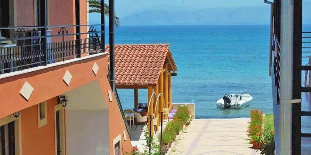 Готель Seafront Apts 1*