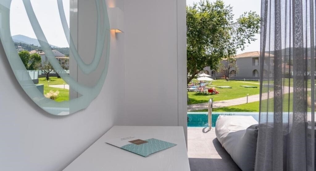Изображение Acharavi Beach Hotel 4*