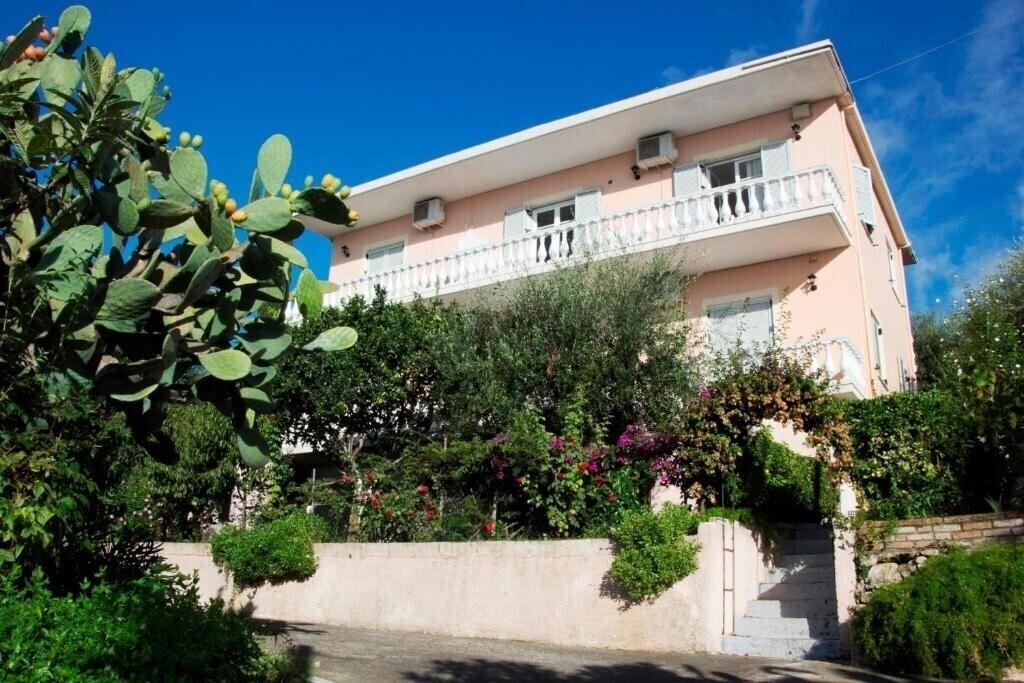 Отель Apostolos & Eleni Family Apartments 3*