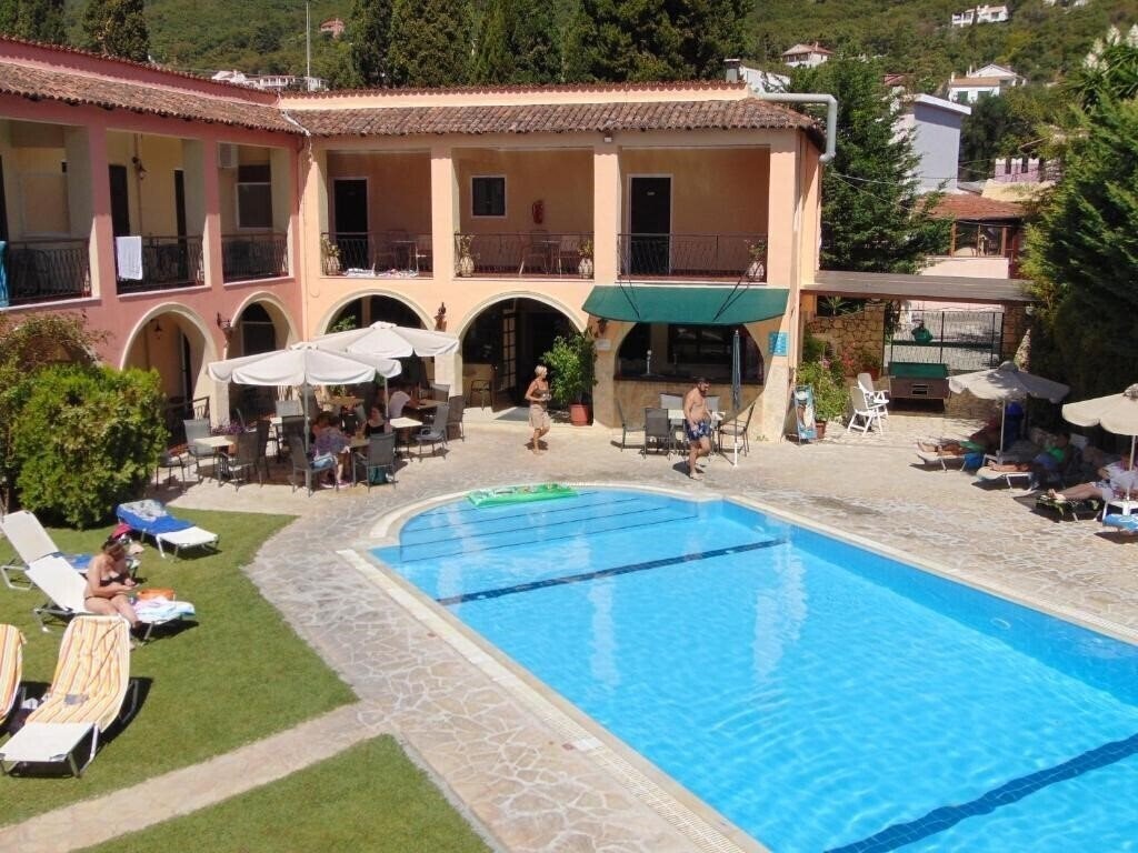 Отель Annaliza Apartments 3*