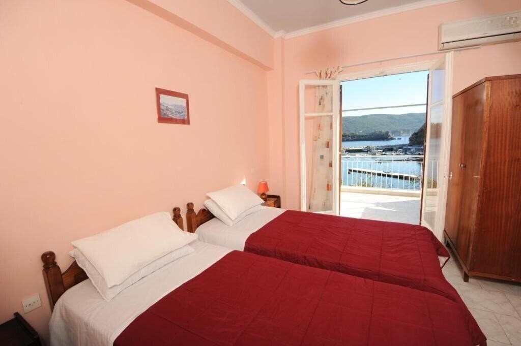 Фото Molos Beach Apartments 2*