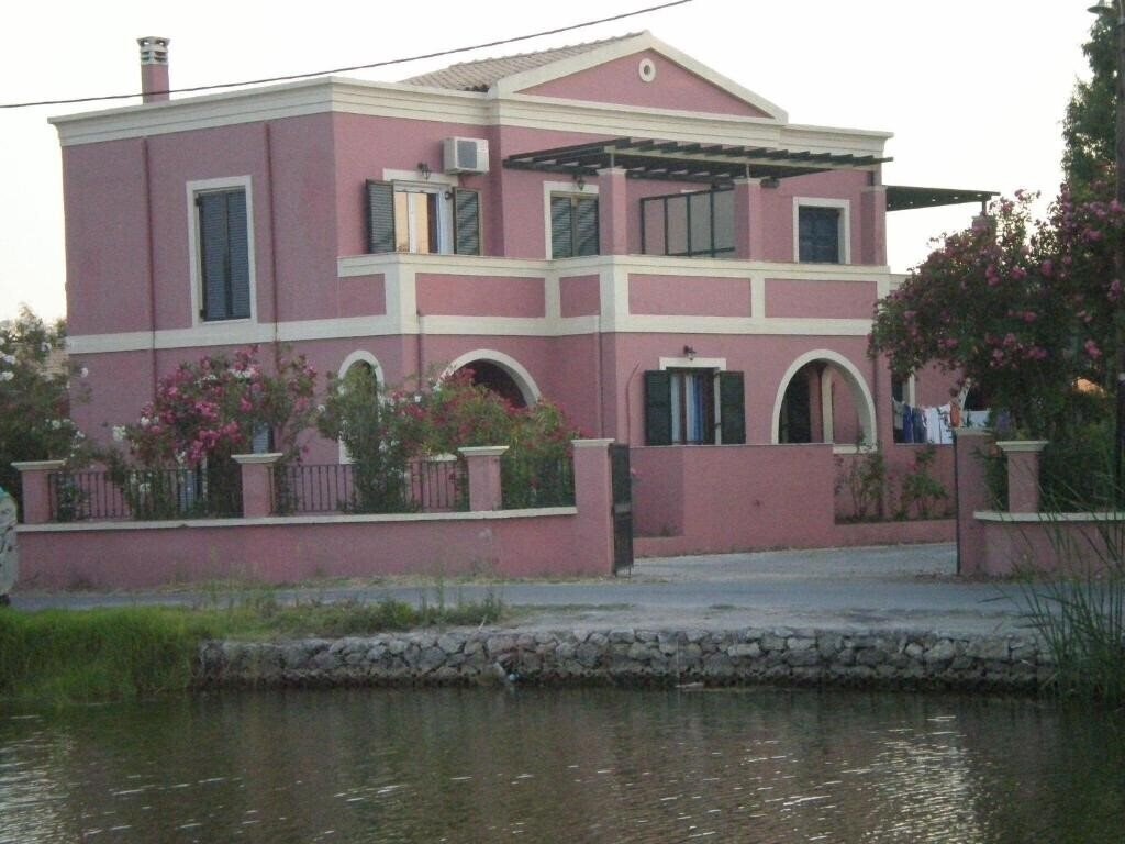Отель Marie Apartments 2*