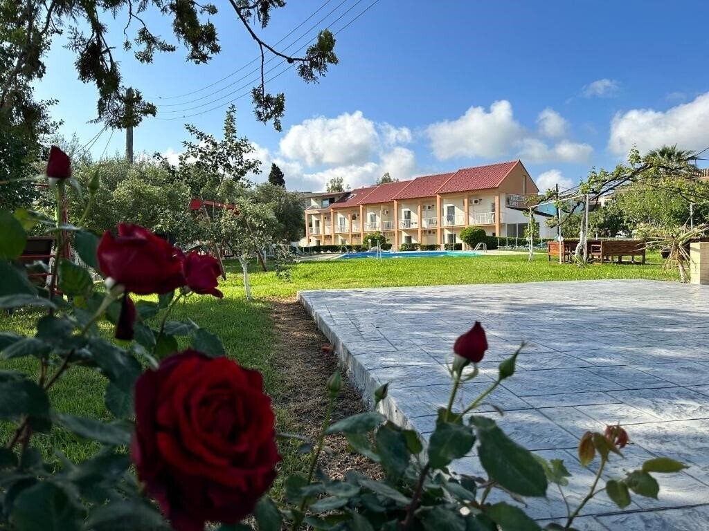 Отель Aggelos Family Hotel 2*
