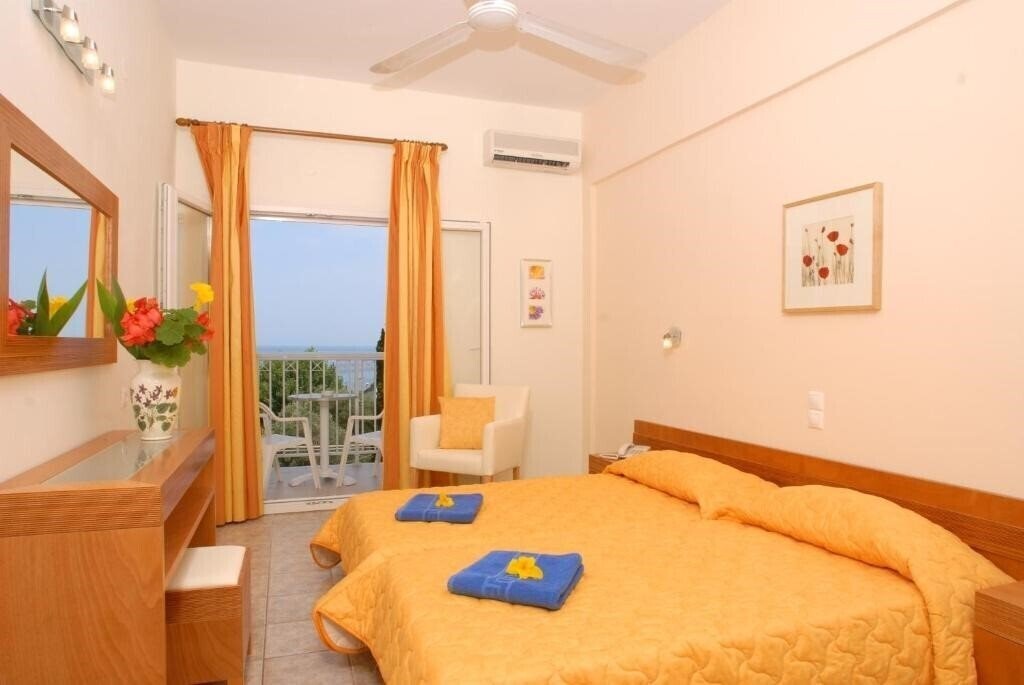 Готель Ipsos Beach 3*