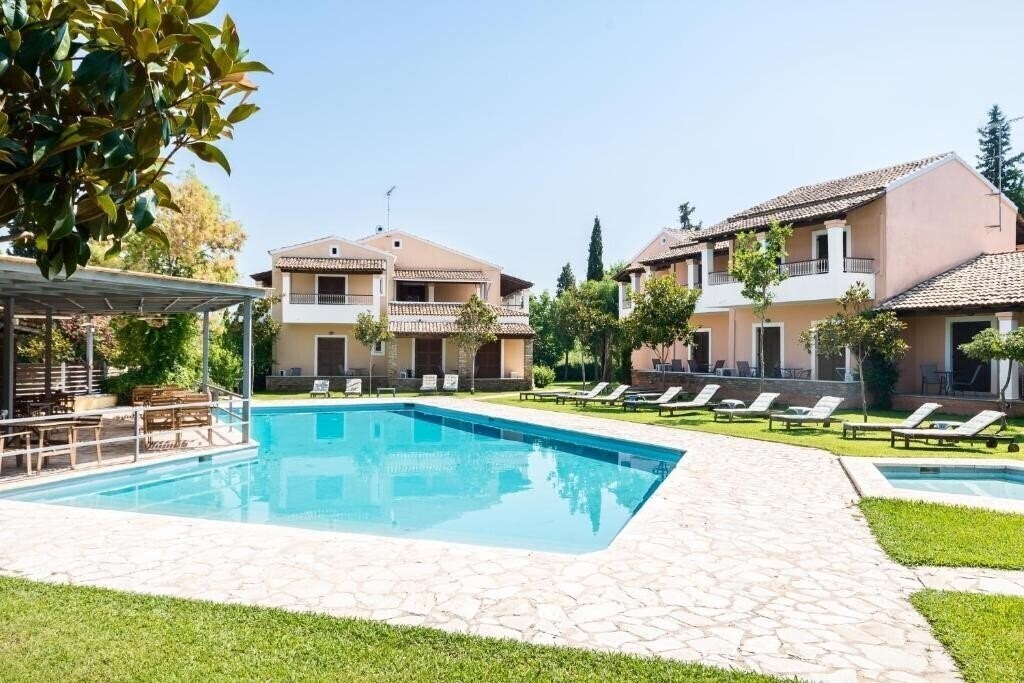 Готель Folies Corfu Town Apartments 3*