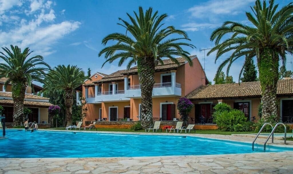 Фотографія Folies Corfu Town Apartments 3*