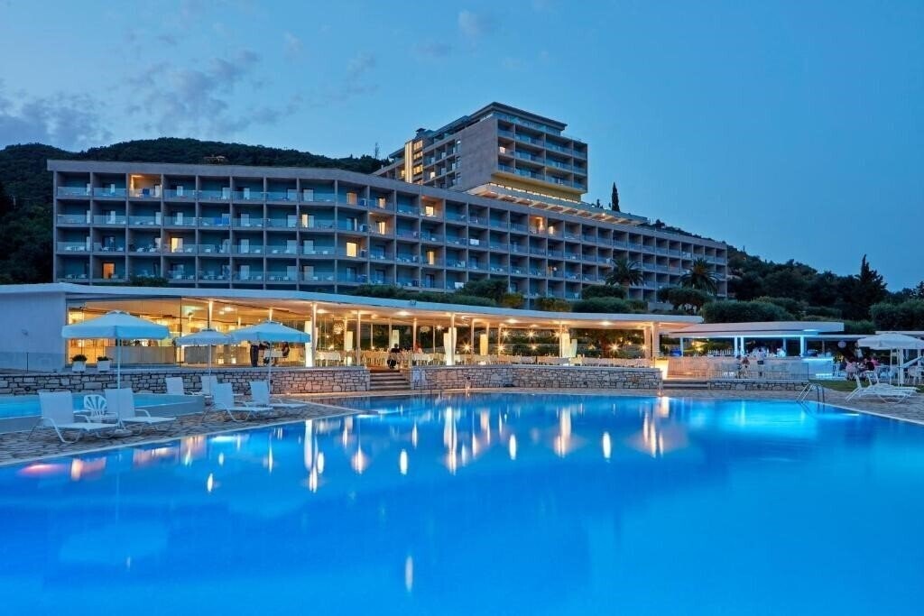 Фотографія Atlantica Nissaki Beach Hotel 4*