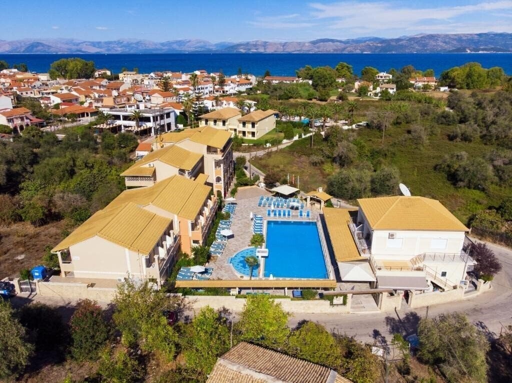 Готель Kavos Plaza Hotel 3*