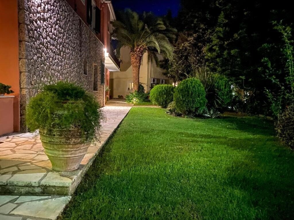 Отель Kaloudis Apartment апартаменты