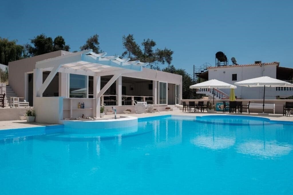 Готель Kouros Apartments & Studios 4*