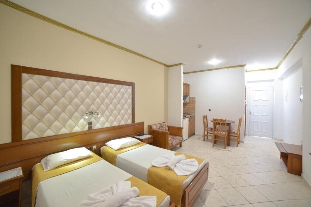 Фото Angelina Hotel & Apartments 3*