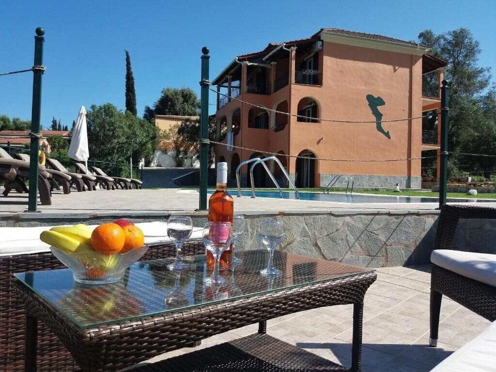 Готель Ziogas Luxury Apartments 4*