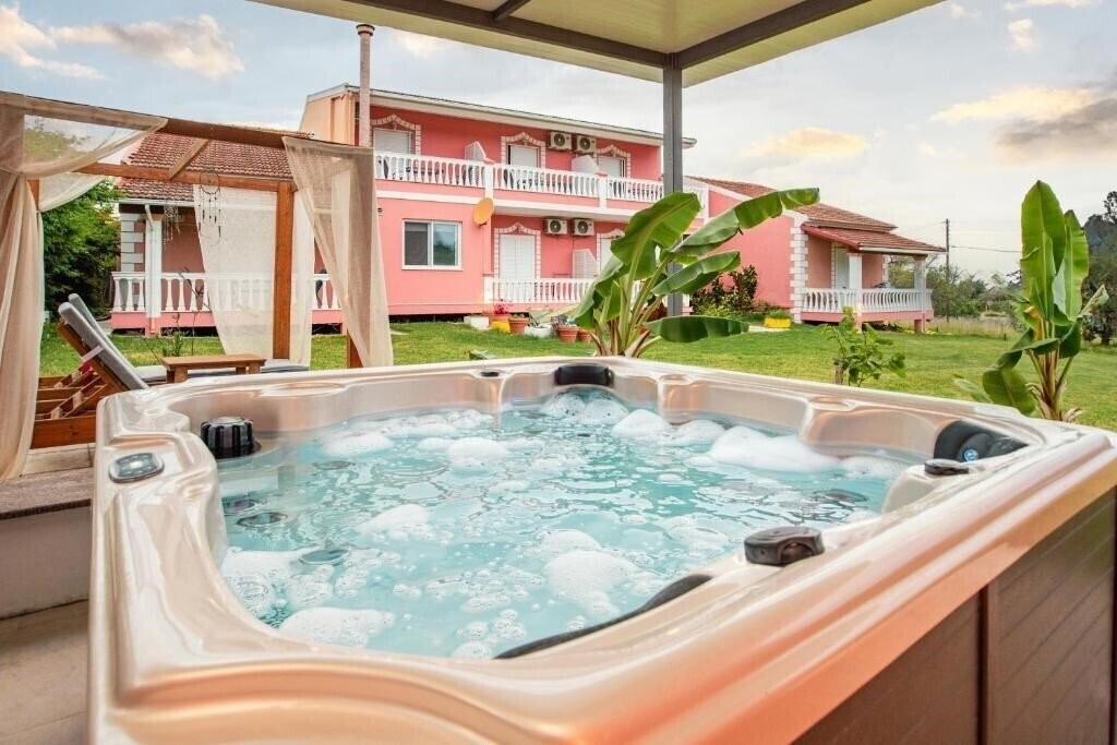 Отель Riposo Studios Apartments 3*