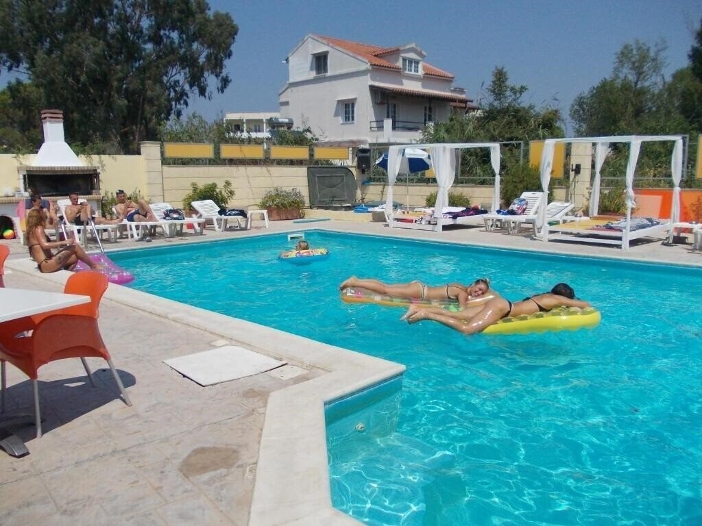Картинка Anthonys' Complex 1*