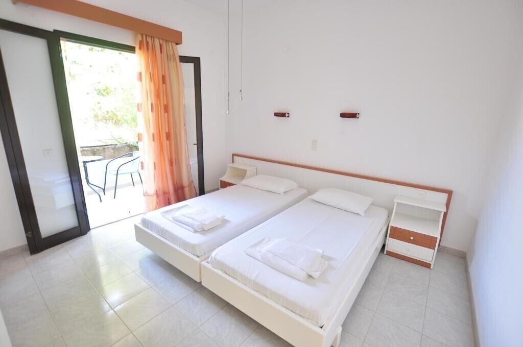 Готель Antigoni Apartments 3*