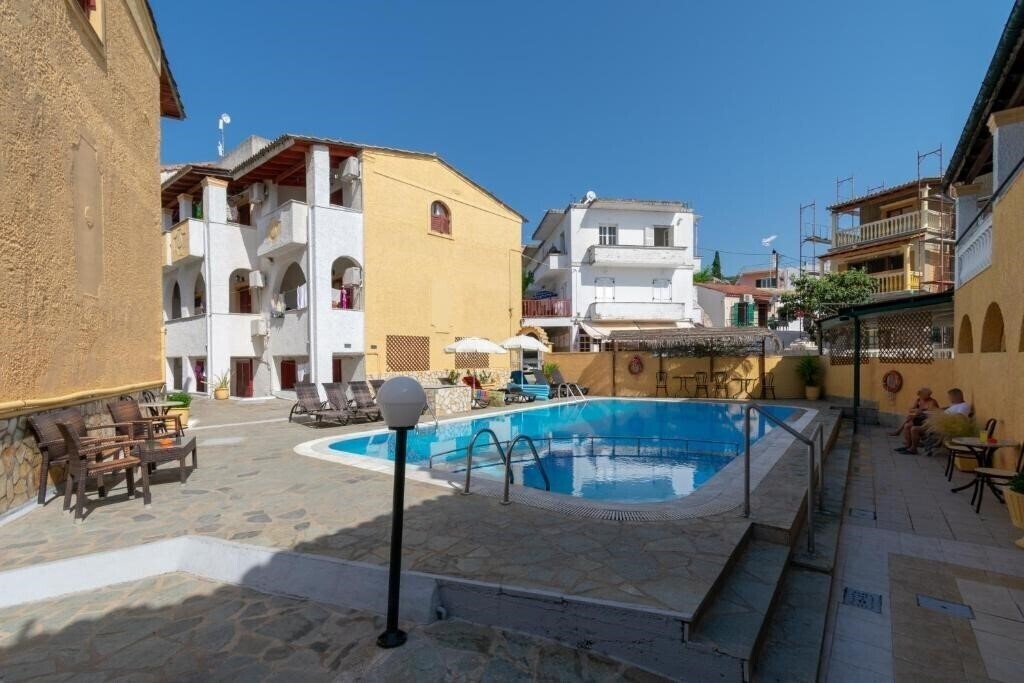 Отель Bella Grecia Aparthotel 3*