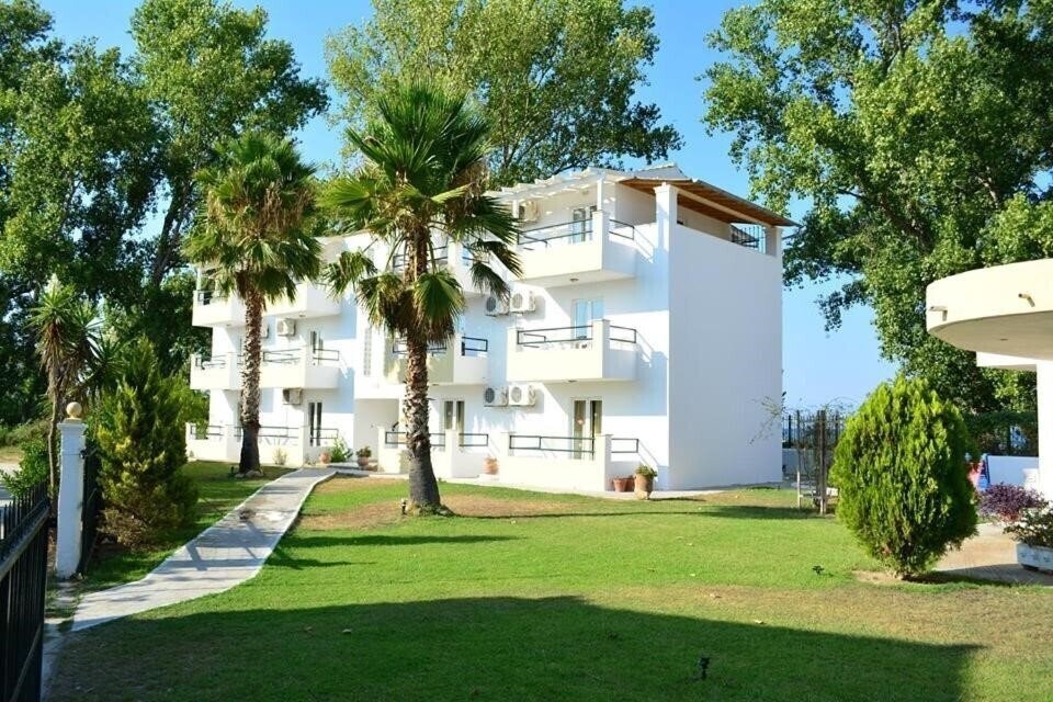 Отель Cavos Beach House 2*