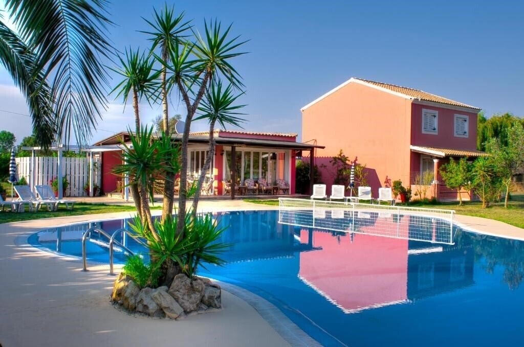 Готель Chrysanthy Apartments 2*